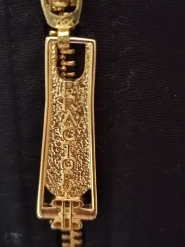 PRACTORY vestido Tam 40-160,00<br>Leve evasê<br>Forrado <br>Com spikes gola <br>