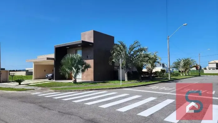 Casa Linear / piscina com 3 quartos 2 vagas no Condomínio Terras Alphaville - Cabo Frio