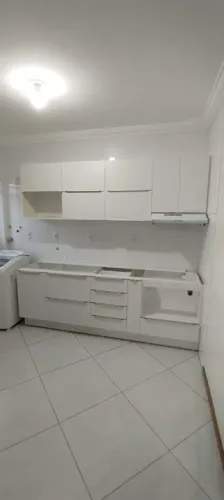 Cozinha em 100%MDF, 2,60m Com puxador facetato prata 
