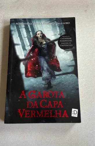 Livro A garota da capa vermelha