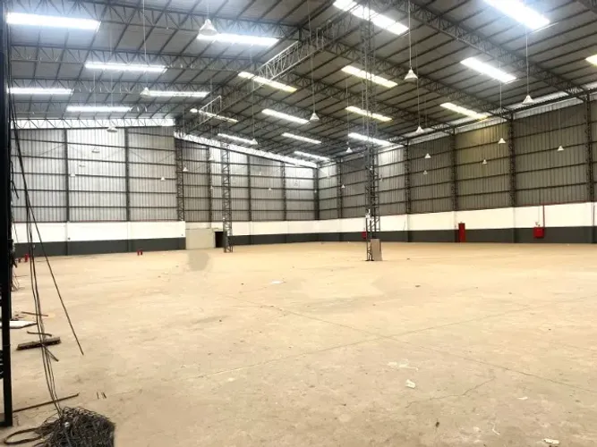 Alugo Galpão na BR-101 com 2.944m², 7 Docas e Estrutura para Escritório - R$ 69.000,00