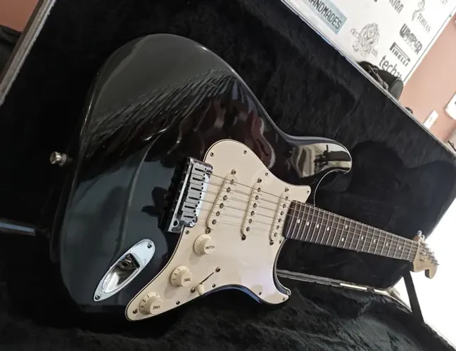 Guitarra Fender Americana Série Limitada