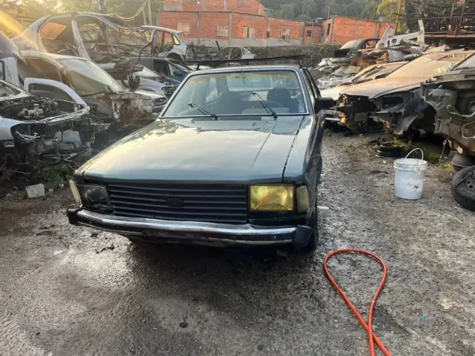 Motor, Capo, Paralama Ford Corsel 2 ano 1983 ano Para Retirada de Peças  