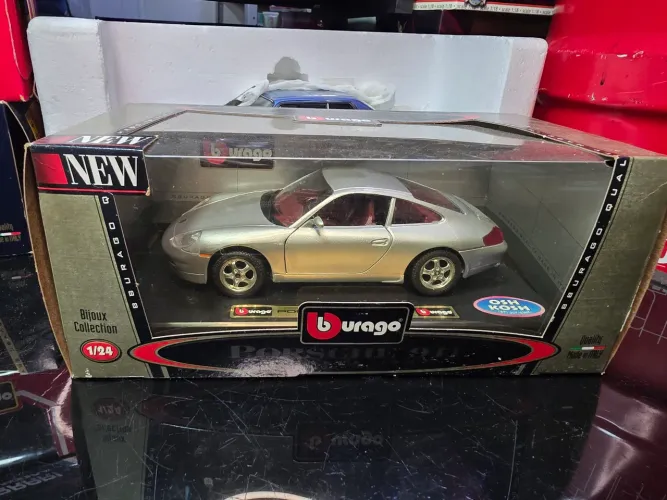 Miniatura 1:24 burago porsche 911 Carrera 1997 lacrada