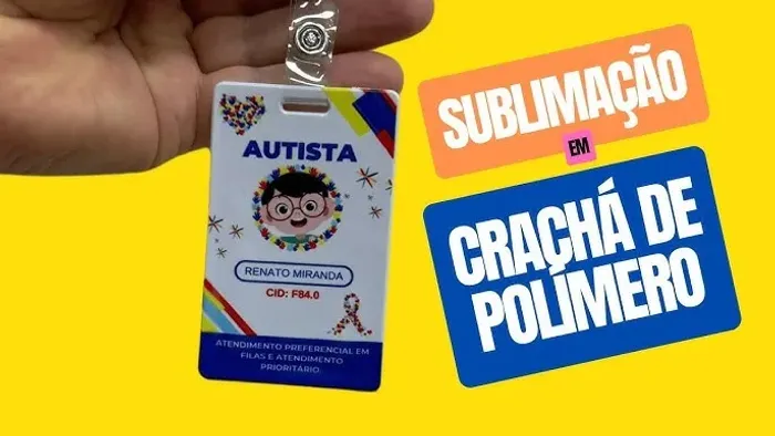 crachá frente e verso em polímero com cordão cor azul