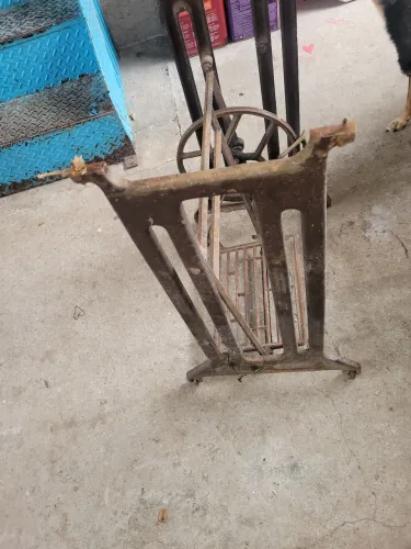 Base de Máquina de Costura Antiga