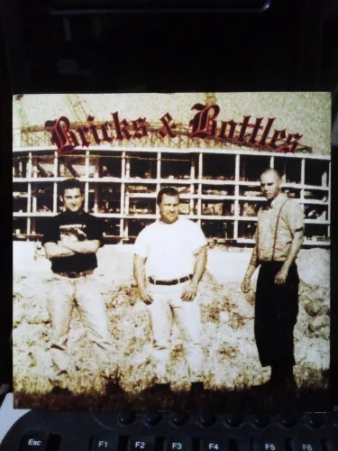 Bricks & Bottles - Raise your Glass / Safe? EP 1997 Oi!/Street Punk