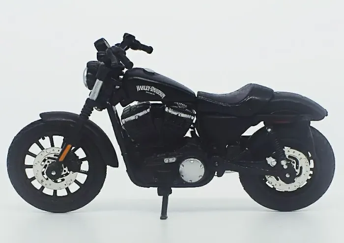 Miniatura da moto Harley Davidson Iron 883