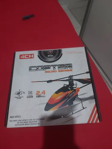 Helicóptero de controle remoto