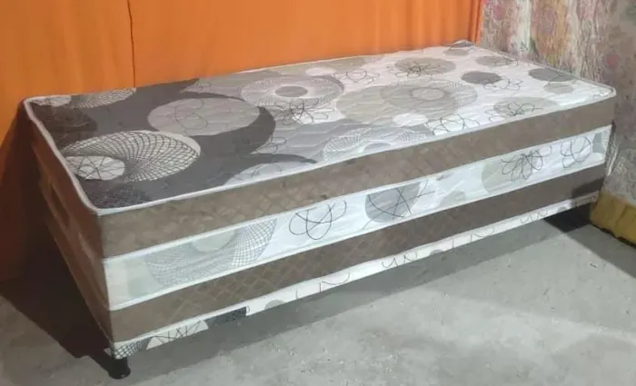 Cama Box Solteiro - Impecável!