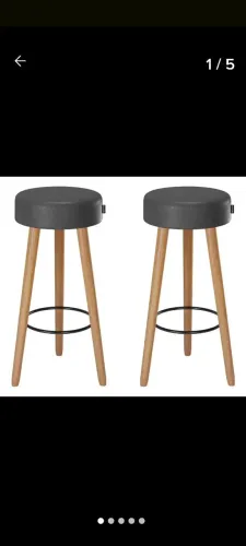 Banquetas com Assento Estofado e Pés de Madeira