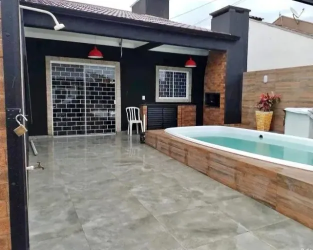 CASA A VENDA NO PETRÓPOLIS, PRÓXIMO AO COMANDO GERAL. - CASA VAZIA
