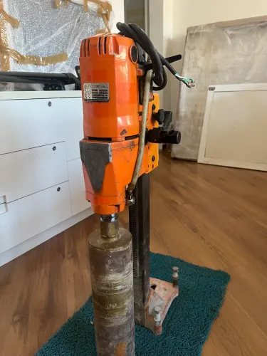 Perfuratriz Eletrica/ Furadeira diamantada elétrica/ Furadeira de núcleo (core drill)