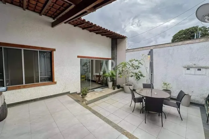 Casa à venda, 3 quartos, 2 vagas, Padre Eustáquio - Belo Horizonte/MG