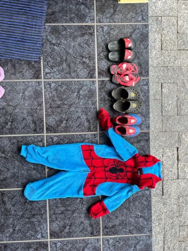 Tênis e chinelos infantis do Homem-Aranha