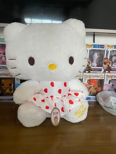 Pelúcia Hello Kitty vestidinho coração