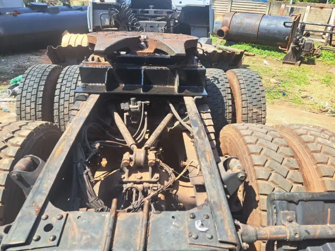 Suporte quinta roda Mercedes 