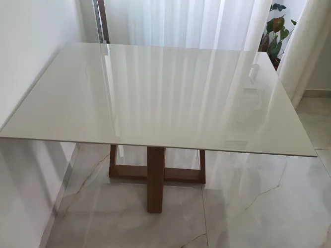 Mesa de jantar laqueada (Marrocos interiores)