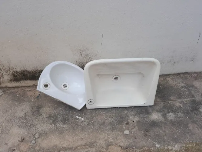 Pia e tanque pequenos