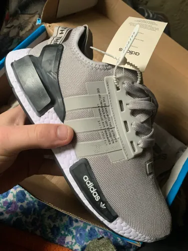 Tênis adidas 40