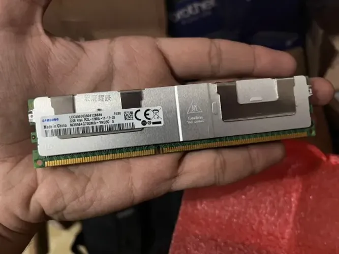 Memória Samsung 32gb 4rx4 Ddr3-1600 Lrdimm M386b4g70bm0yk0