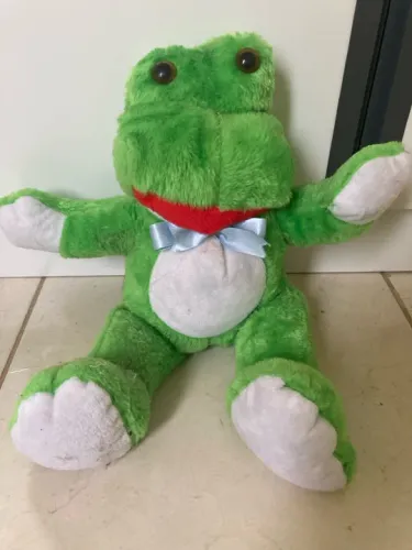 Sapo de Pelúcia Verde