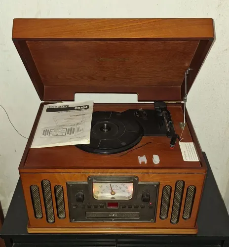 Toca-discos CD Fita AM-FM Crosley CR70A - Novo Vintage