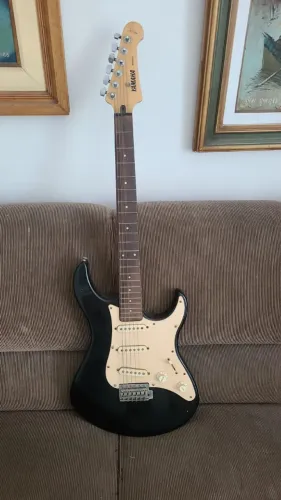 Guitarra Yamaha EG 303 das antigas