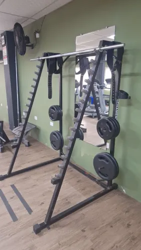 Aparelho de musculação (agachamento)
