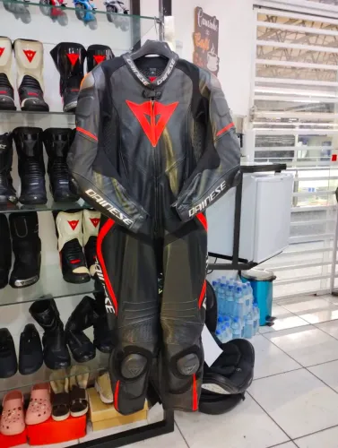 Macacão dainese Laguna seca 4 novíssimo 54 Eur uma peça