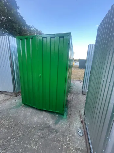 Contêiner Metálico Verde depósito de obra seguro