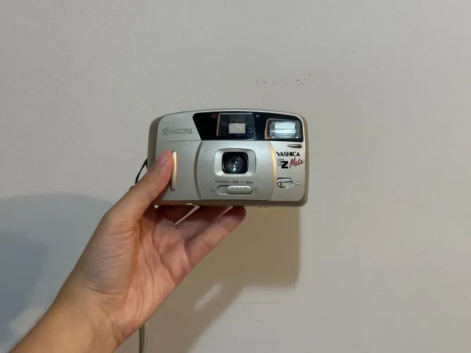 Câmera Analógica Yashica EZ Mate