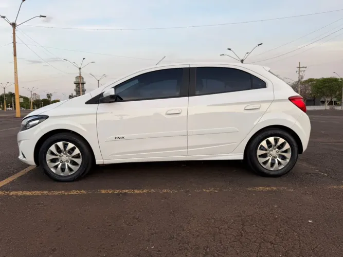 Chevrolet Onix Hatch LT 1.4 8V Flex Aut. 4P 2018