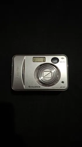 câmera analógica ano 2000 cybershot finepix fujifilm