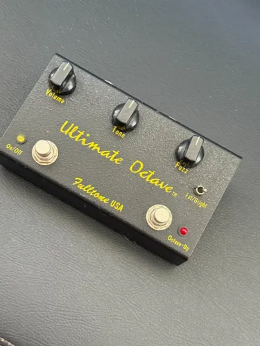 Pedal de fuzz Fulltone Ultimate Octave