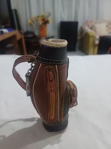 Chaveiro Miniatura de bolsa de golfe em couro