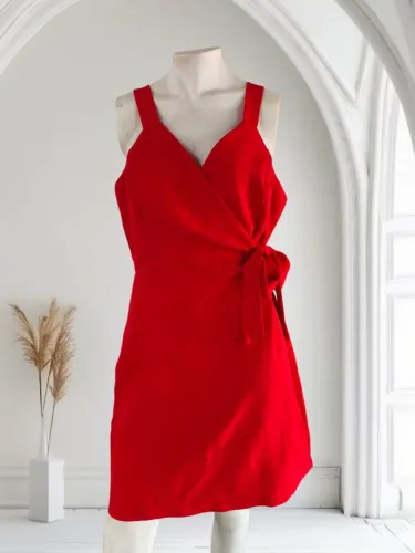 Vestido vermelho com amarração