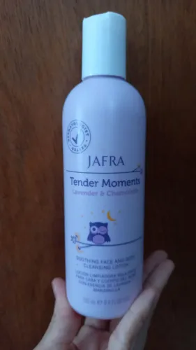 Loção limpadora para rosto e corpo do bebê com essência de lavanda e camomila