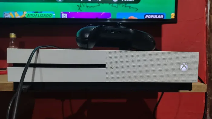 Vendo Xbox one semi novo
