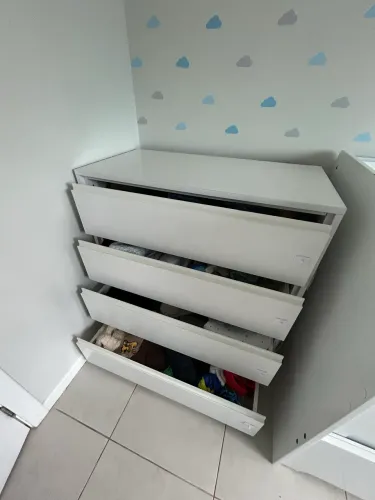 Cômoda Branco Acetinado 4 gavetas