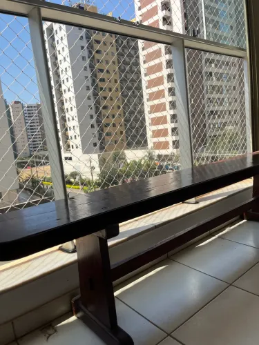 Banco de madeira pesado vintage