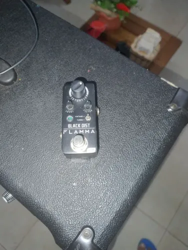 Pedal de Distorção Black Dist Flamma