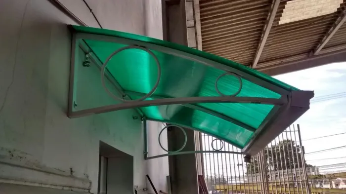 Cobertura de policarbonato para área externa