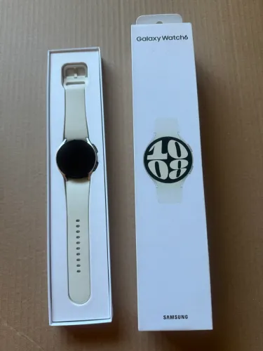Smartwatch Samsung Galaxy Watch6 LTE 40mm Tela Super AMOLED de 1.31" Creme