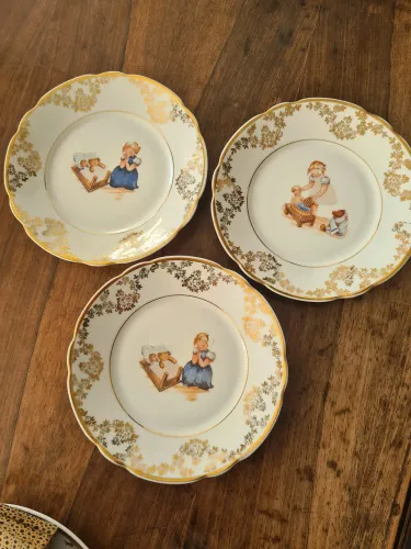 Pratinhos de sobremesa em Porcelanas antiga