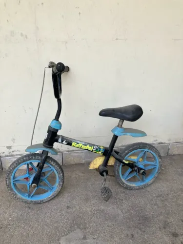 Bicicleta infantil Batman para criança de até 2 anos 