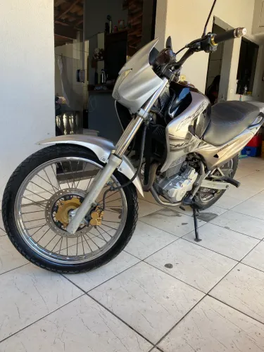 Vendo troco financio extremamente nova a Falcon pega abastecer e andar p pessoa exigente