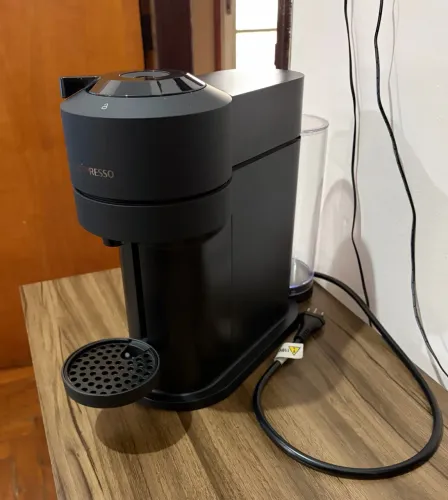Cafeteira Nespresso 127V - Pouco Usada (Impecável)