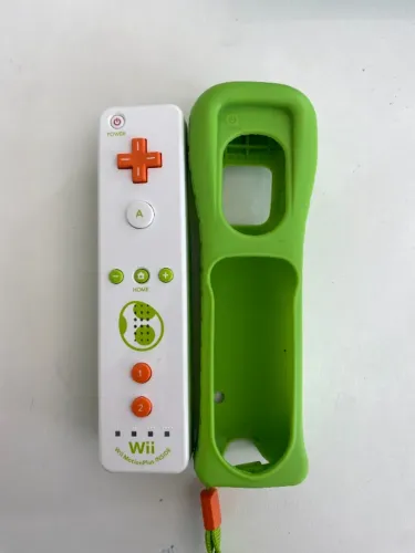 CONTROLE WII REMOTE YOSHI EDITION + MOTION PLUS INSIDE SEMINOVO - WII