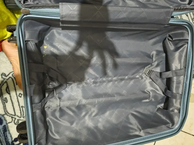 Mala nova usada apenas uma vê na volta de uma viagem .falar com tomara *